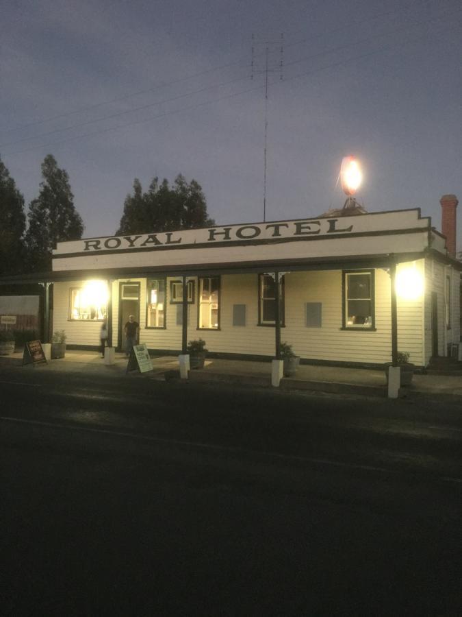 Royal Hotel Snake Valley ภายนอก รูปภาพ