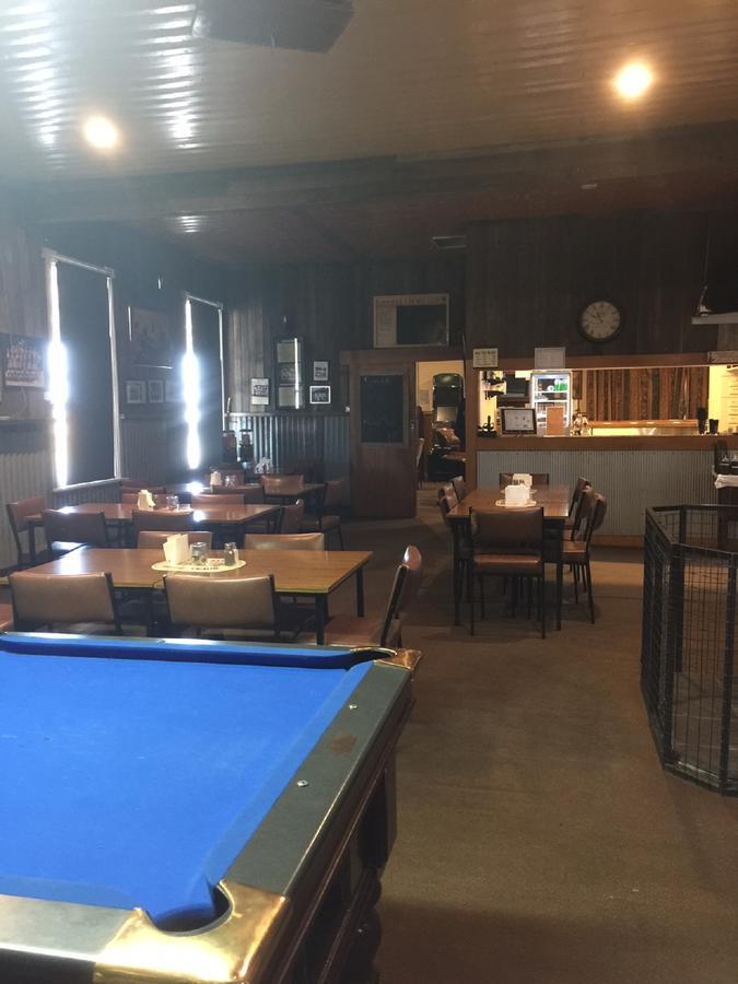 Royal Hotel Snake Valley ภายนอก รูปภาพ