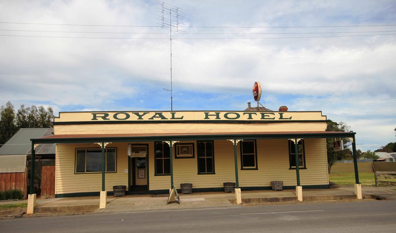 Royal Hotel Snake Valley ภายนอก รูปภาพ