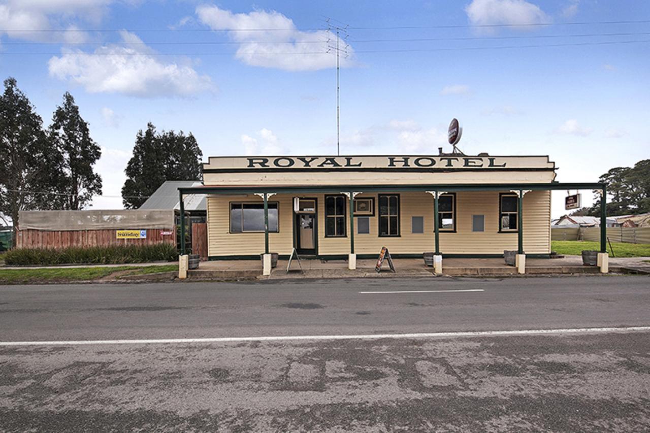 Royal Hotel Snake Valley ภายนอก รูปภาพ