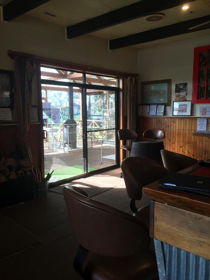Royal Hotel Snake Valley ภายนอก รูปภาพ