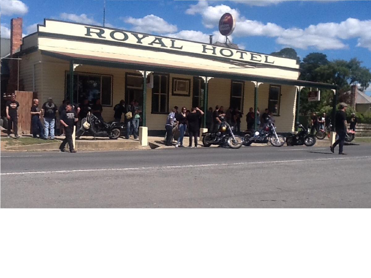Royal Hotel Snake Valley ภายนอก รูปภาพ